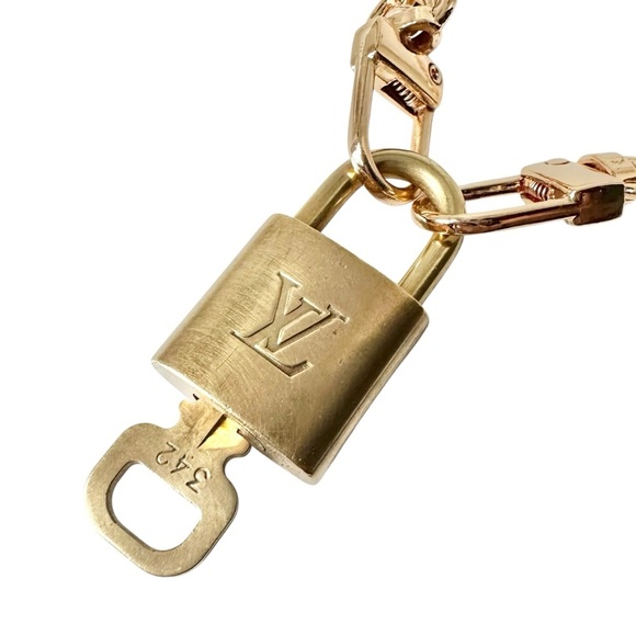 Authentic Louis Vuitton #342 Lock & Key Set on a 18K Gold Plated Chunky Necklace - Picture 6 of 10